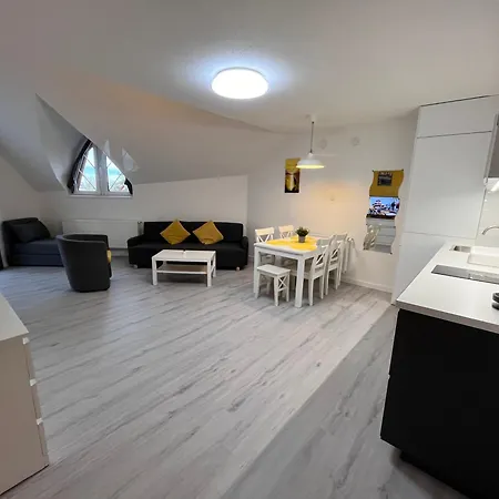 Krisz Apartman Balatonlelle Exterior photo