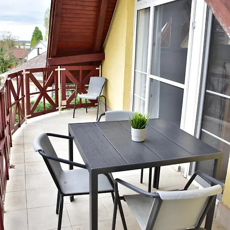 Krisz Apartman Balatonlelle Exterior photo