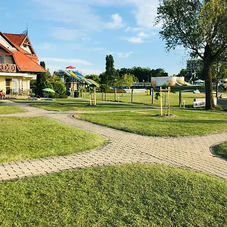 Krisz Apartman Balatonlelle Exterior photo